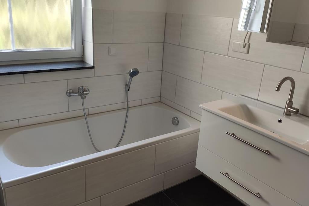 Neue 90 Qm 2-Zimmerwohnung Naehe Koeln Odenthal Buitenkant foto